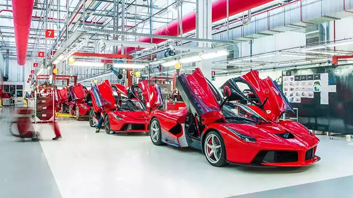 Ayrıca şirket, perşembe günü elektrikli araç üretim hedeflerini de düşürdü.