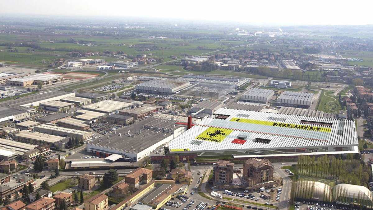 RBC Capital Markets analisti Tom Narayan, bu tahminlerin yıllık bileşik büyüme oranının yaklaşık yüzde 6’ya denk geldiğini, bunun da Ferrari’nin 2022’deki sermaye piyasaları gününde açıkladığı yüzde 10’luk büyüme oranının oldukça altında kaldığını belirtti.