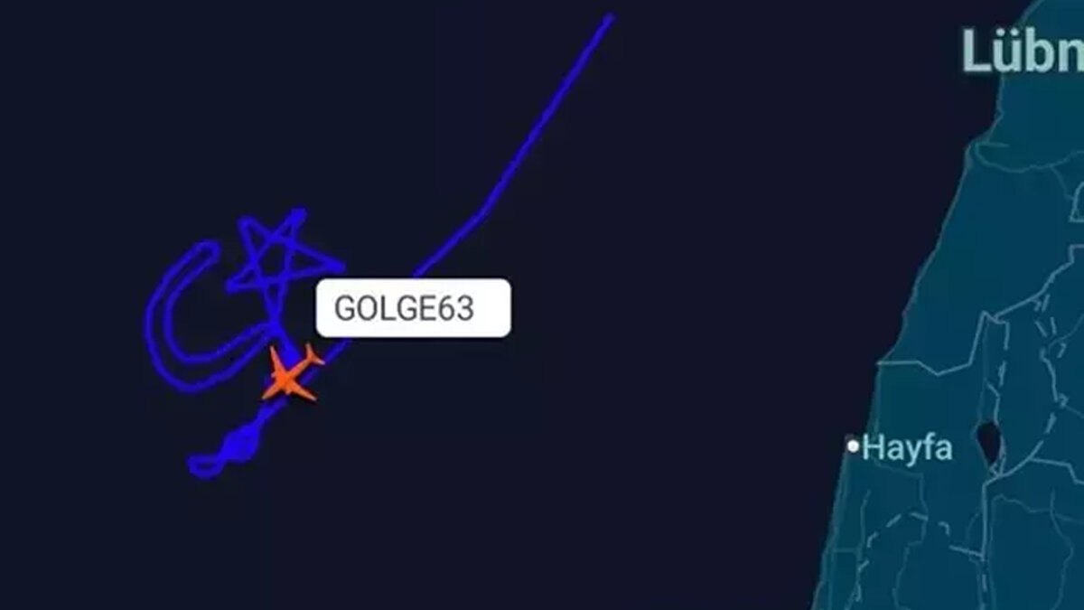 Radar görüntülerine yansıyan bu sembolik uçuşun, Türk Hava Kuvvetleri'ne ait bir insansız hava aracı tarafından gerçekleştirildiği öğrenildi. Uçuş görüntüleri kısa sürede sosyal medyada yayılarak milyonlarca kez izlendi ve "barışın sembolü" olarak yorumlandı.