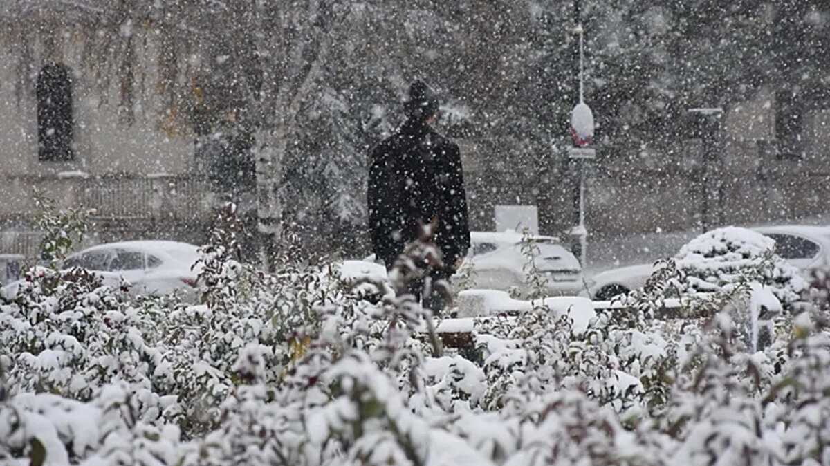 Batı Karadeniz’de yeniden su baskını riski<br><br>Uzmanlar, 3-4 yıl önce yaşanan sel felaketlerini hatırlatarak, “Cumartesi günü benzer durumlar yaşanabilir, dikkatli olunmalı” uyarısını yaptı.
