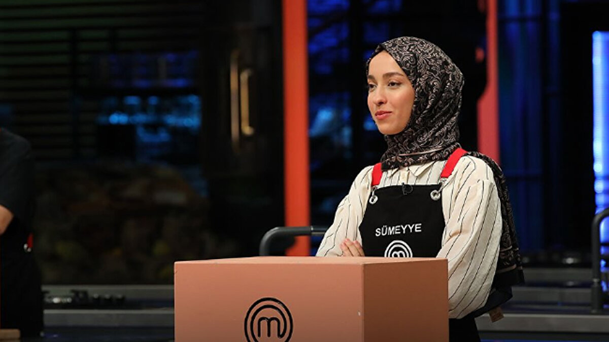 8 Ekim 2025 MasterChef eleme adayı kim oldu?<br><br>Kırmızı takımın kaybettiği gecede yapılan oylamanın ardından Sümeyye ve Aslı haftanın yeni eleme adayları oldu. Böylece MasterChef Türkiye 2025’te eleme potası genişledi.