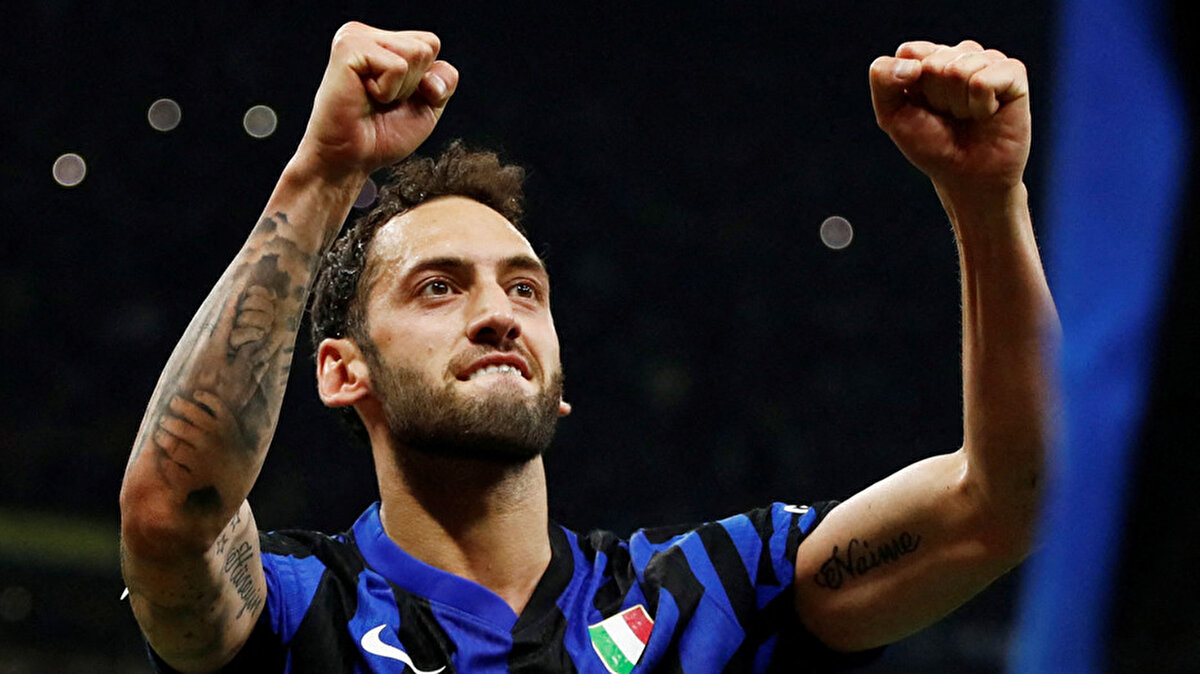 GALATASARAY'DAN HAKAN AÇIKLAMASI<br><br>Aynı zamanda Galatasaray, Hakan Çalhanoğlu haberlerine son noktayı koydu.<br>