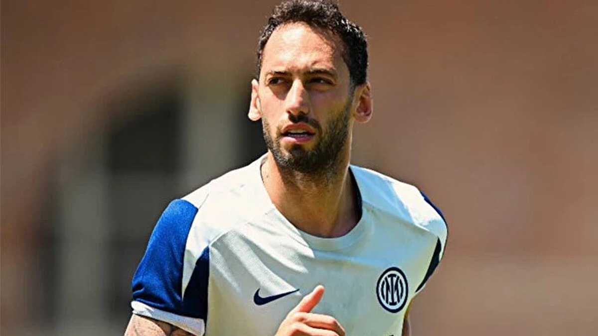 ÇALHANOĞLU'NUN SEZON İSTATİSTİKLERİ<br><br> <br><br>Hakan Çalhanoğlu bu sezon Serie A ve Şampiyonlar Ligi'nde çıktığı 6 maçta 2 gol, 2 asistlik skor katkısı verdi.<br><br> <br><br><br><br>31 yaşındaki futbolcunun Inter ile 2027 yazına kadar sözleşmesi bulunuyor.