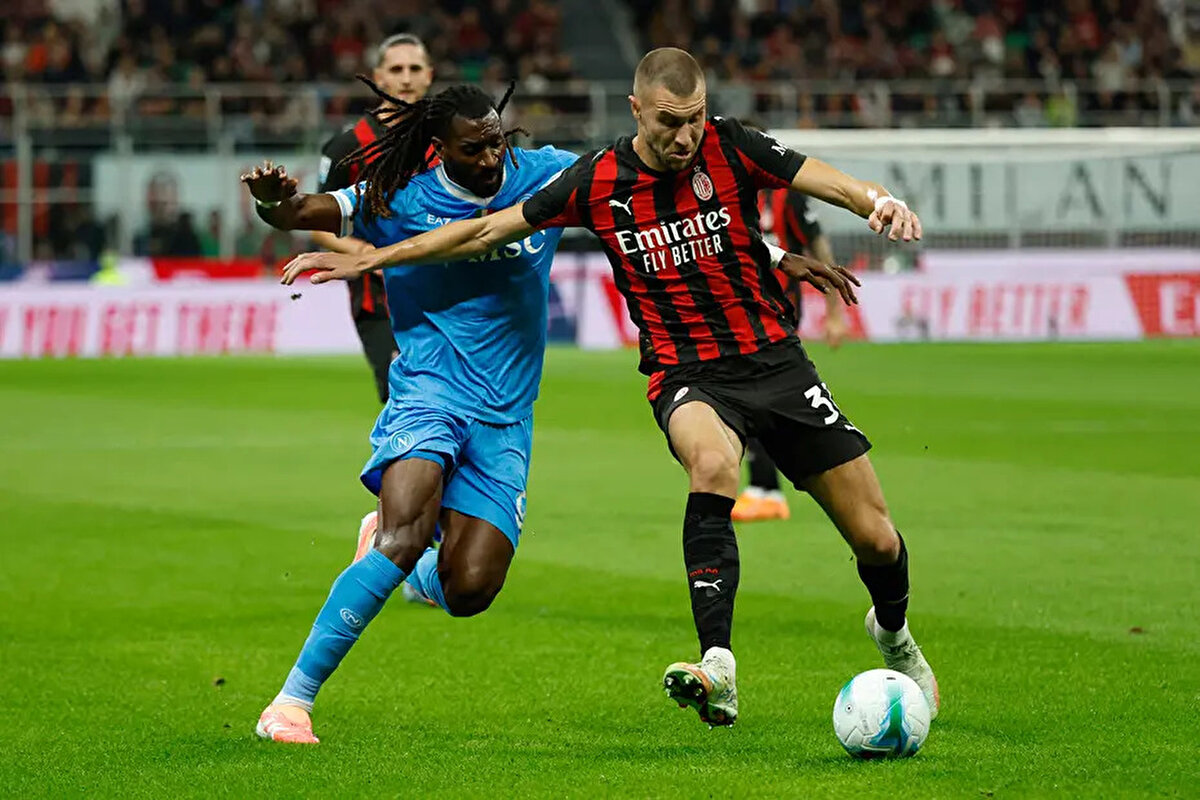 GALATASARAY, PAVLOVIC İÇİN YENİDEN HAREKETE GEÇİYOR<br><br>Sabah gazetesinde yer alan habere göre Yaz transfer döneminde de gündeme giren Strahinja Pavlovic için Galatasaray'ın bir kez daha harekete geçeceği bildirildi.