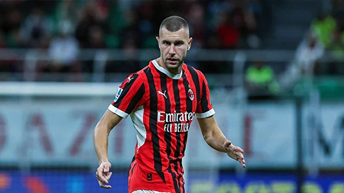 Öte yandan Galatasaray'ın daha önce 21 milyon euroluk teklifi reddeden Strahinja Pavlovic'i bu kez Türkiye'ye gelmeye ikna etmeye çalışacağı iddia edildi.