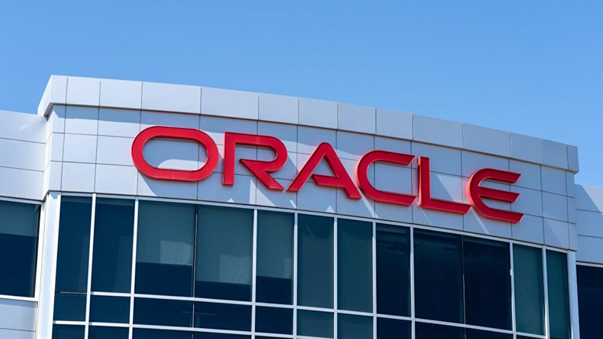 Kurumsal Sistemler Alarmda<br><br>Uzmanlar, bu saldırıların aylar süren hazırlığın sonucu olduğunu ve benzer tehditlerin artabileceğini söylüyor.<br>Google ve Mandiant, özellikle Oracle EBS kullanan kurumların güvenlik yamalarını vakit kaybetmeden güncellemesi gerektiğini vurguluyor.<br><br><br><br>