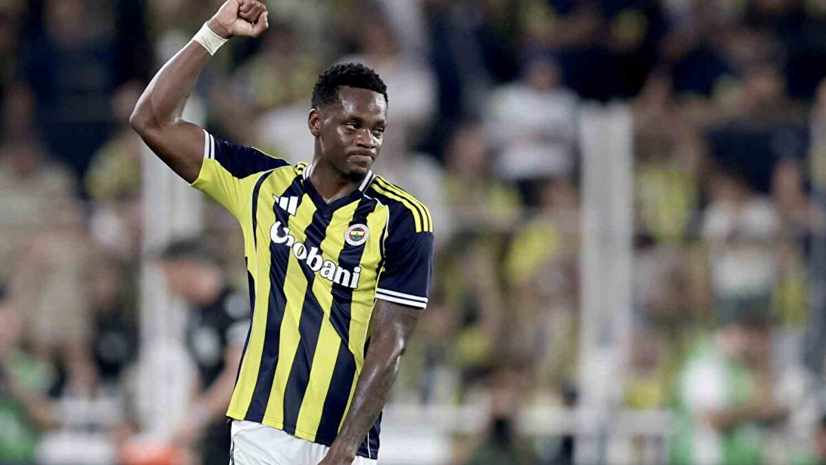 Gördüğü tedavi sonrası ameliyata gerek duyulmayan Jhon Duran'ın sakatlığının geçtiği ifade edildi. Kolombiyalı golcü dünkü antrenmanda bireysel çalışmalara başladı. 