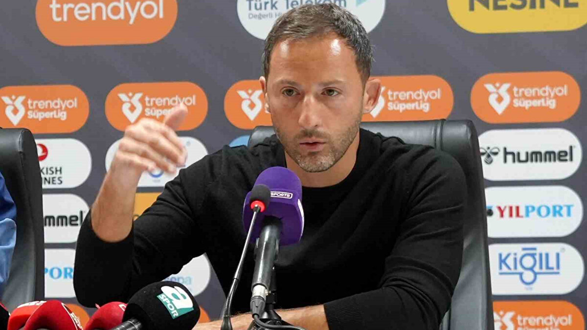 TEDESCO'DAN JHON DURAN AÇIKLAMASI<br><br>Nice maçı öncesidne Jhon Duran'ın sakatlığı hakkında konuşan Tedesco, "Jhon Duran oynamak için motivasyona sahip. Bazı sakatlıklar 6 hafta sürecektir ama onun durumu böyle değil. Geçmiş kulüplerinde de ağrı sıkıntısı vardı. Bazı kulüpleri, onu böyle oynattı. Bazen acı ile oyuncular oynar ama bir nokta gelir, artık oynayamazlar. Bacakta hissedilen bir ağrının sebebi, sırttan kaynaklanabilir. Bu tarz durumlarda zaman lazım. Pek çok uzmanla bir araya geldik ve problemin kaynağını bulduk. Jhon Duran dönmek istiyor ama süreç gerekiyor. Oyuncuyu zorlamam. Risk ve ağrı nedeniyle bunu yapmam. Leipzig'te Almanya Kupası Finali oynarken, bir oyuncum 'Ağrım var, oynayamayacağım' dedi. Ne yapabilirsiniz?  Bir sakatlığı olan oyuncuyu oynamaya zorlarsanız, sağlam oyuncu 'Sakat oyuncuyu benden daha çok beğeniyorsunuz' diyebilir. Oyuncularımı koruyacağım." dedi.<br>