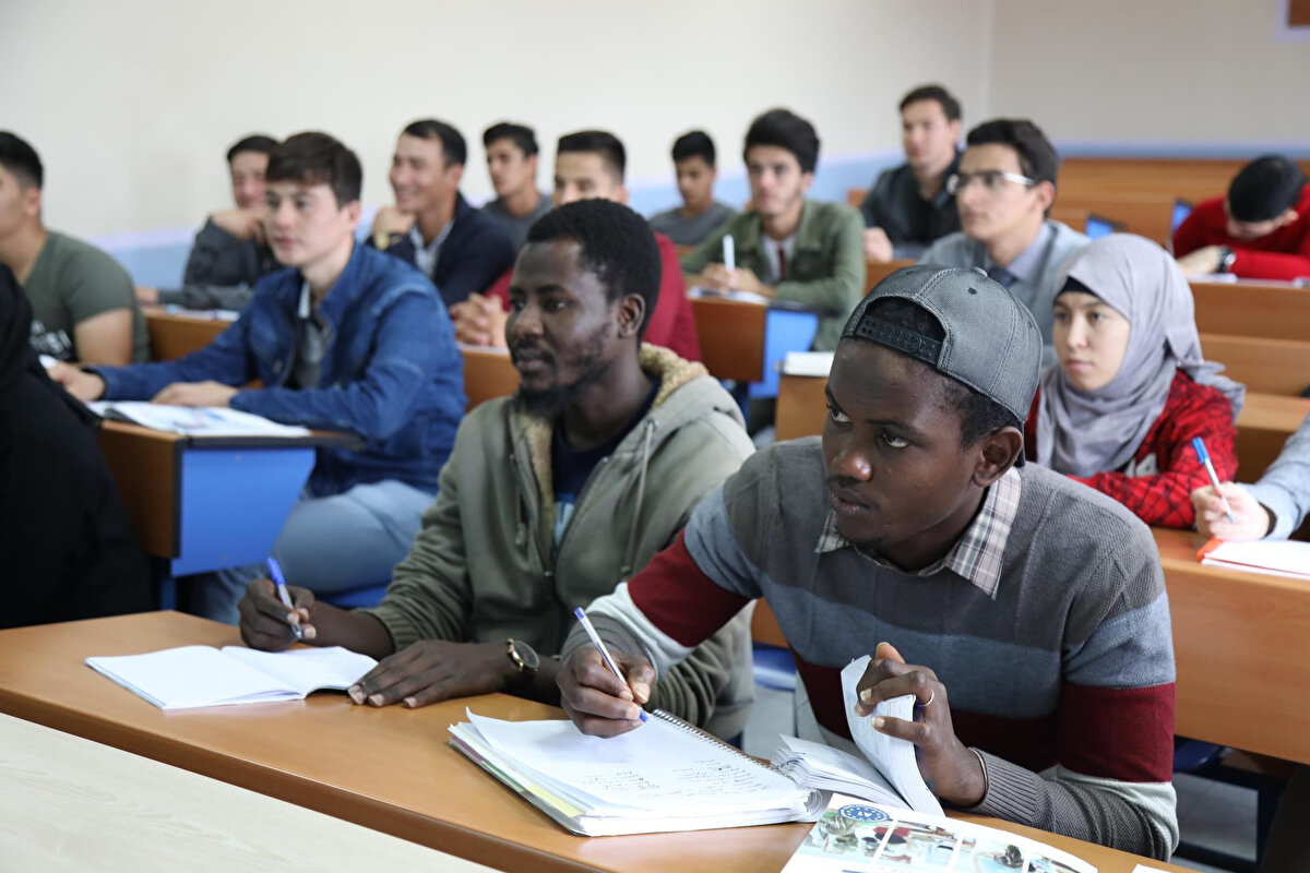 Yabancı Uyruklu Öğrenci Bursu<br><br>(önlisans/lisans)<br><br> 21 Ekim 2025 31 Ekim 2025 tarihleri arasında yapılacak. 