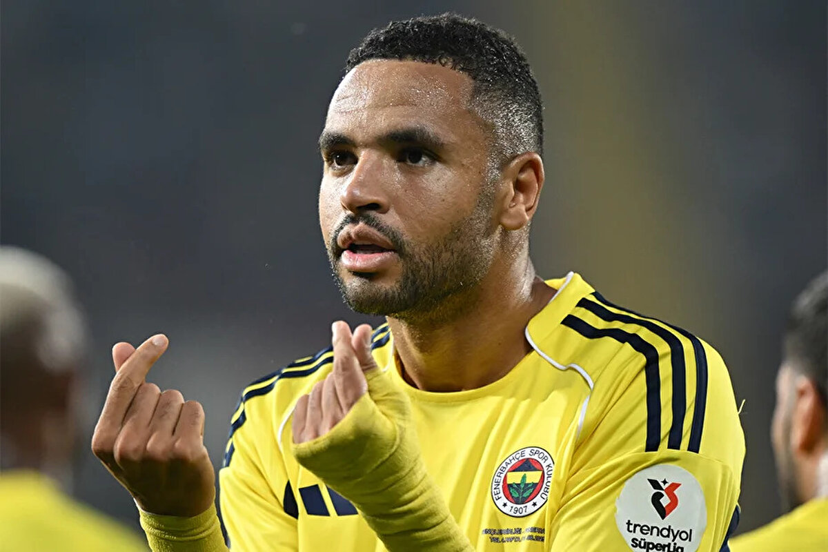 Menajeri aracılığıyla gelen teklifleri değerlendirmeye alan En-Nesyri'nin Suudi Arabistan ve Avrupa'dan taliplerinin olduğu aktarıldı.