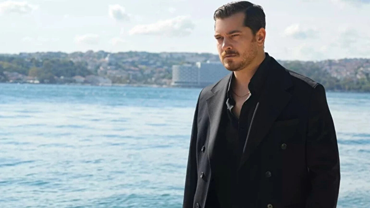 Eşref Rüya son bölümde; Dinçer’in söylediklerinden derin şekilde etkilenen Nisan, Afra’nın ölümünde Eşref’in değil, onun düşmanlarının parmağı olduğuna inanmaya başladı. Ancak kafasındaki soru işaretlerini gidermek için Eşref’le bir kez daha yüzleşmeye karar verdi. İkilinin parkta buluşması ise beklenmedik bir saldırıya sahne oldu. Rus mafyasının hedefi olan Eşref, Dinçer’in adamları tarafından kurtarıldı.