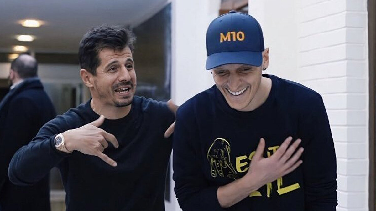 MESUT ÖZİL & EMRE BELÖZOĞLU İDDİASI ORTALIĞI KARIŞTIRDI<br><br>Futbol Arena yorumcusu Sercan Hamzaoğlu, iki ismin gitmesi durumunda Emre Belözoğlu ve Mesut Özil'in göreve gelebileceğini ifade etti. 