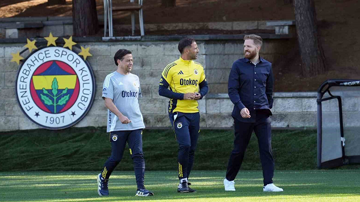 Sercan Hamzaoğlu, "Bugünden itibaren Emre Belözoğlu ismide çok ciddi kulislerde döner. Kafamda şöyle bir düşündüm; Emre Belözoğlu & Mesut Özil nasıl olur diye. Çok iyi anlaşıyorlar, cuk diye oturuyor kafamda." dedi. 