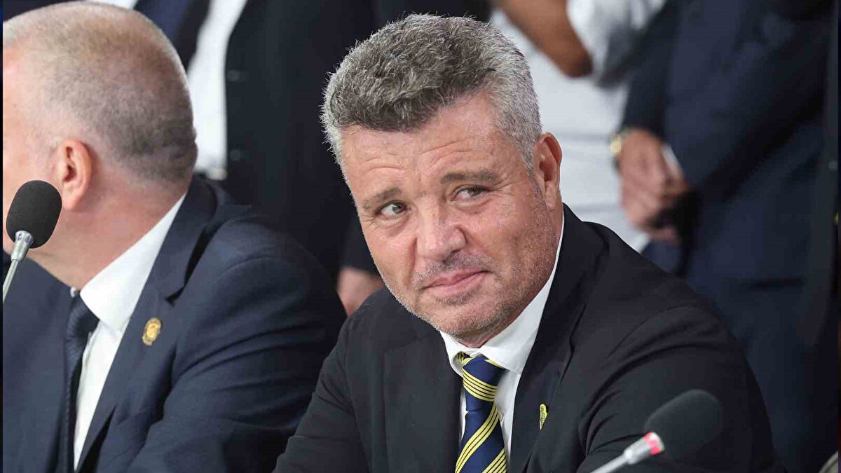 SADETTİN SARAN KARARSIZLIK YAŞIYOR<br><br>Yeni başkan Sadettin Saran'ın teknik direktör Domenico Tedesco ile yola devam etme konusunda kararsızlık yaşadığı iddia ediliyor. 