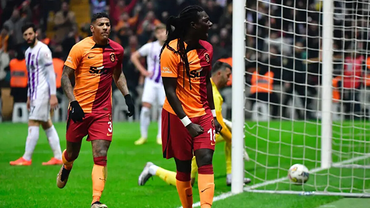 Fransız futbolcu, “Kerem Aktürkoğlu'nun söylediklerinde katılmadığım bazı noktalar var. Fransızca'da bir söz vardır, 'Seni besleyen eli vurma' diye. Sizi alt liglerden alan büyük kulüpler sayesinde vitrine çıkıyorsunuz.” dedi.