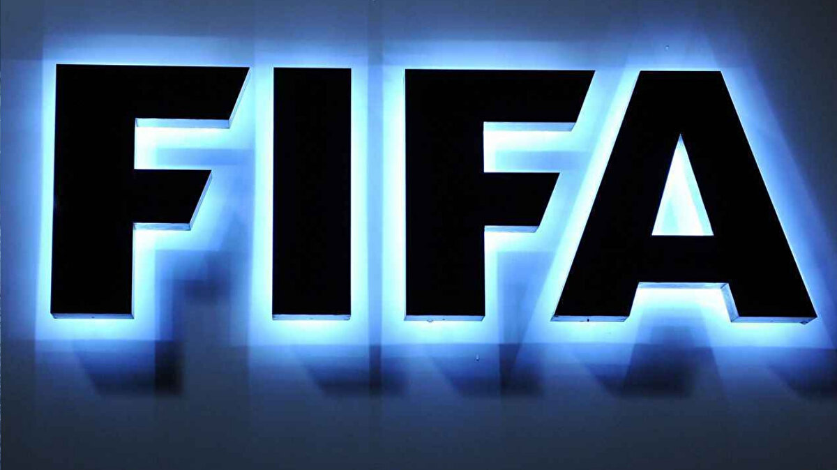 FIFA Başkanı, ideal tarih aralığına dair de net bir görüş sundu: "Gerçek şu ki, dünyanın her yerinde aynı anda futbol oynamak istiyorsan bunu muhtemelen mart ya da ekim aylarında yapmalısın."<br><br> 