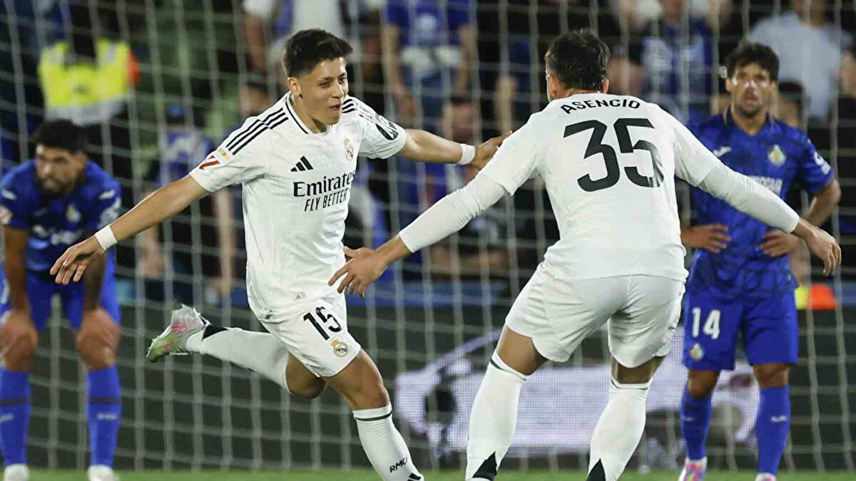 La Liga'ya ve Şampiyonlar Ligi'ne çok formda giren Real Madrid, ligde ilk puan kaybını Atletico Madrid karşısında yaşadı. 