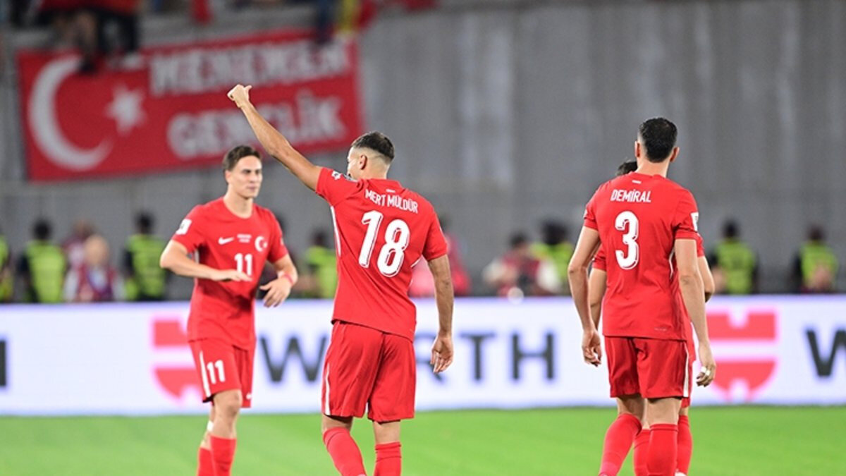 Bulgaristan'ın Aday Kadrosu<br><br>Teknik direktör Alexander Dimitrov yönetimindeki Bulgaristan'ın 24 kişilik kadrosu ise şu şekilde:<br><br>Kaleci: Dimitar Mitov (Aberdeen), Svetoslav Vutsov (Levski Sofya), Dimitar Sheytanov (CSKA)<br><br>Defans: Petko Hristov (Spezia), Atanas Chernev (Estrela da Amadora), Rosen Bozhinov (Royal Antwerp), Emil Tsenov (Orenburg), Christian Petrov (Heerenveen), Viktor Popov (Korona Kielce), Dimitar Velkovski (Arda Kardzhali), Ivan Turitsov (CSKA Sofya)<br><br>Orta Saha: Andrian Kraev (Hapoel Tel Aviv), Ilia Gruev (Leeds United), Stanislav Shopov (Osijek), Filip Krastev (Oxford United), Marin Petkov (Levski Sofya), Ivaylo Chochev (Ludogorets), Kristian Stoyanov (Slavia Sofya)<br><br>Forvet: Kiril Despodov (PAOK), Zdravko Dimitrov (Sipay Bodrum FK), Lukas Petkov (Elversberg), Vladimir Nikolov (Korona Kielce), Martin Minchev (Cracovia), Radoslav Kirilov (Levski Sofya)