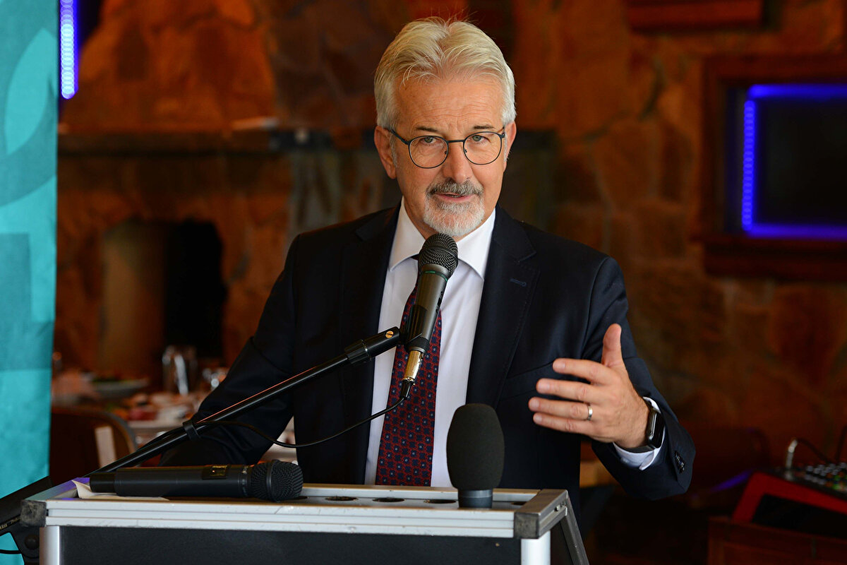 Turgay Erdem Kimdir? <br>Turgay Erdem, 1959 yılında Bursa'da doğdu.<br>