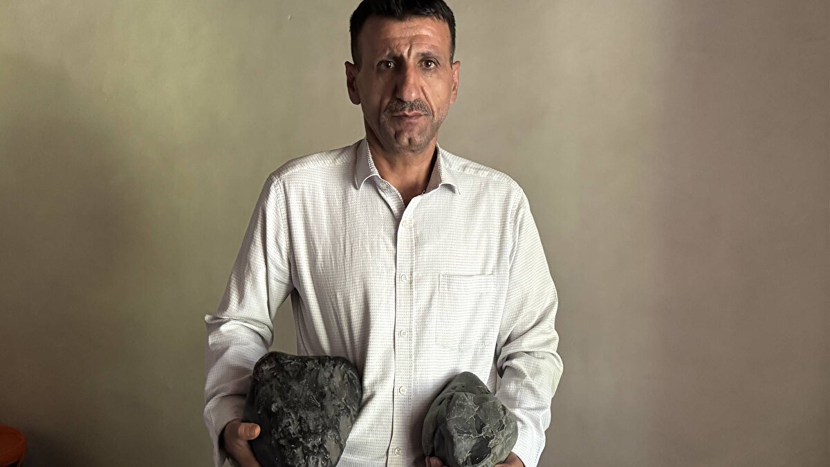 Tüm eleştirilere rağmen gök taşı aramaya devam ettiğini dile getiren Özdemir, şunları kaydetti:<br><br>"Koleksiyonumu büyütmeye devam ediyorum, severek bu işi yapıyorum. Bana, 'Boş iş yapıyorsun' diyenler oldu, halbuki boş zamanımı bu şekilde değerlendiriyorum. Böyle bir taş koleksiyonu yapmak bana daha mantıklı geldi. Ayrıca bu konuda kendimi oldukça geliştirdim. Sosyal medyada yurt içi ve yurt dışından hocalarla görüşüyorum, beni takip eden 4 binin üzerinde üyem var. Bana bu işin profesörü diyenler var, tabii ben profesör değilim ama bu konuda kendimi olabildiğince yetiştirdim."<br><br>