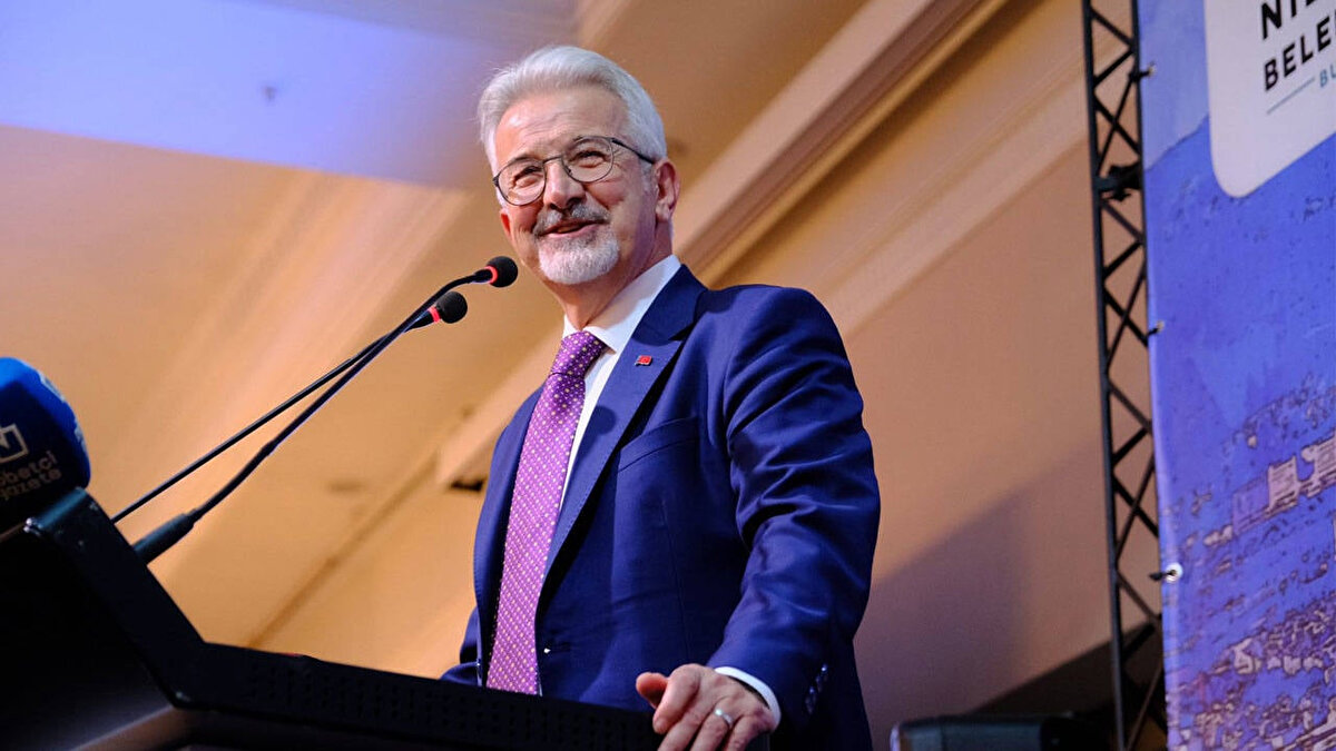 Erdem, aynı zamanda bir kız babası ve bir torun dedesidir.