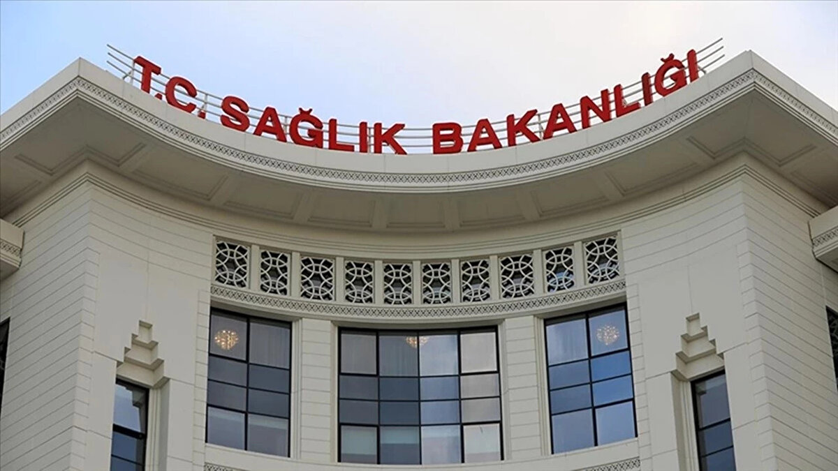 Sağlık Bakanlığı işçi alımı süreci başladı. Sağlık Bakanlığı bu yıl 37 bin hekim dışı personel istihdam sürecinin ikinci aşamasını başlattı.<br>İŞKUR üzerinden yapılacak olan işçi alımı başvuruları devam ediyor. En fazla kadro temizlik personeline ayrılırken, Bakanlık ayrıca güvenlik görevlisi ve klinik destek elemanı da istihdam edecek. Başvurularda adayların nüfus kayıt sisteminde kayıtlı olan adresleri dikkate alınacak. 