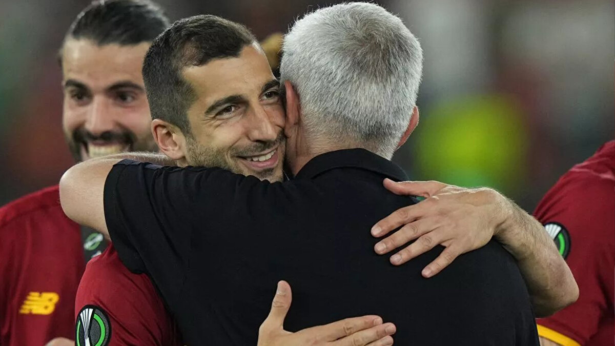 "MOURINHO 2 SENE HER GECE MESAJ ATTI"<br><br>"Jose Mourinho'ya karşı sabrım tükenmişti. Ona dedim ki, 'İki yıldır beni eleştiriyorsun, sen bir g...n*! O da bana 'Seni bir daha asla görmek istemiyorum' dedi."<br><br>