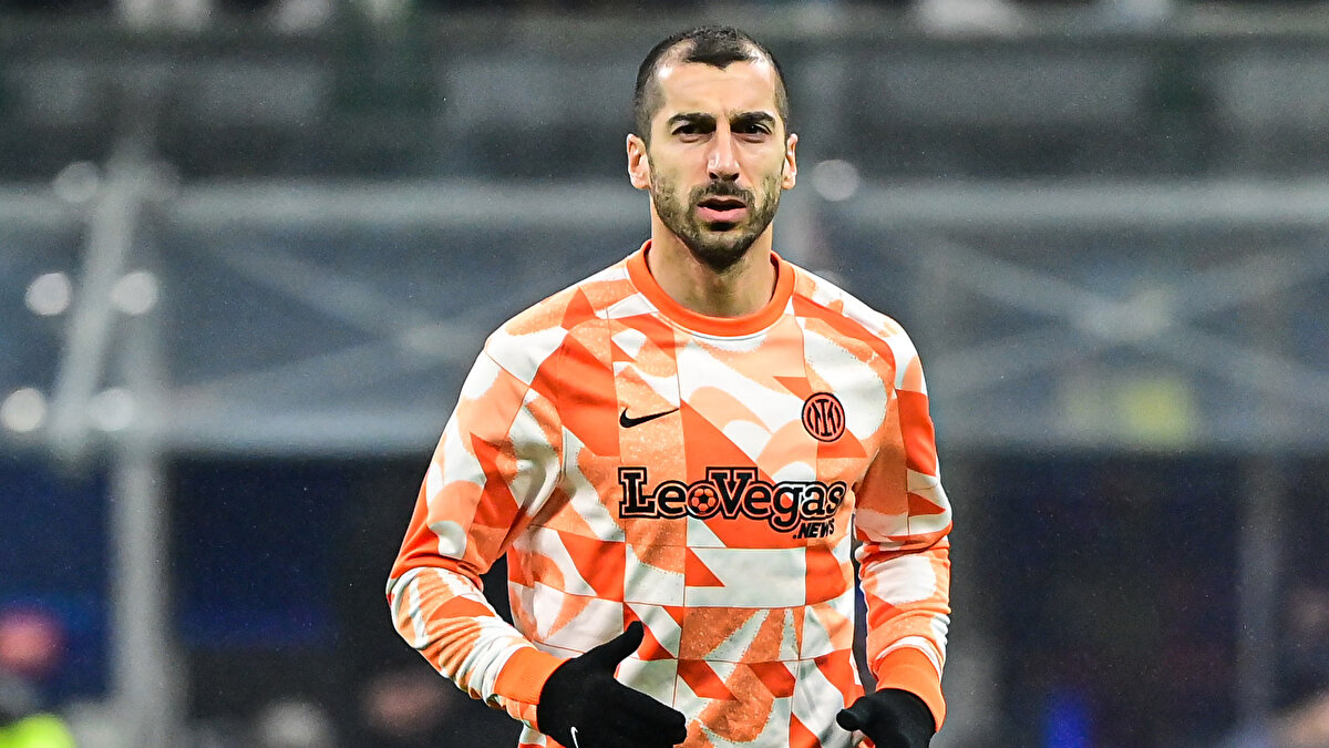 "Antrenmanda tek kelime etmiyordu ama her gece 'Git de Alexis'i alayım' diyerek beni aşağılayacak şekilde mesaj atıyordu. Her gece WhatsApp'tan 'Miki git buradan' diyordu, işler iyice kötüye gitmişti. Ben de hep aynı cevabı kopyalayıp yapıştırıyordum: 'Gidersem doğru takımı bulmam gerek, yoksa yaza kadar bekleyeceğim."<br><br>