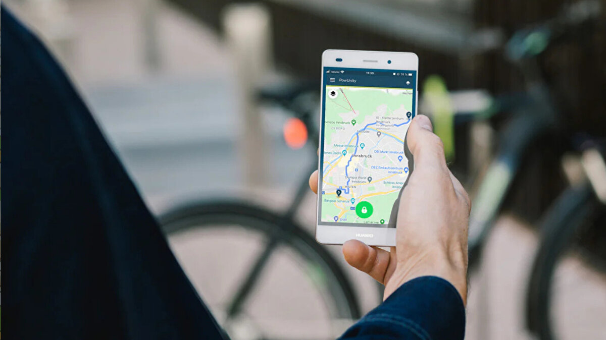 10 Santimetrelik Başarı<br><br>Norveç’in Trondheim kentinde yapılan testlerde SmartNav,<br>%90 oranında 10 santimetre içinde doğru konum tespiti yaptı.<br>Bu sonuç, şehir içi navigasyonu hem güvenilir hem ekonomik hale getirdi.