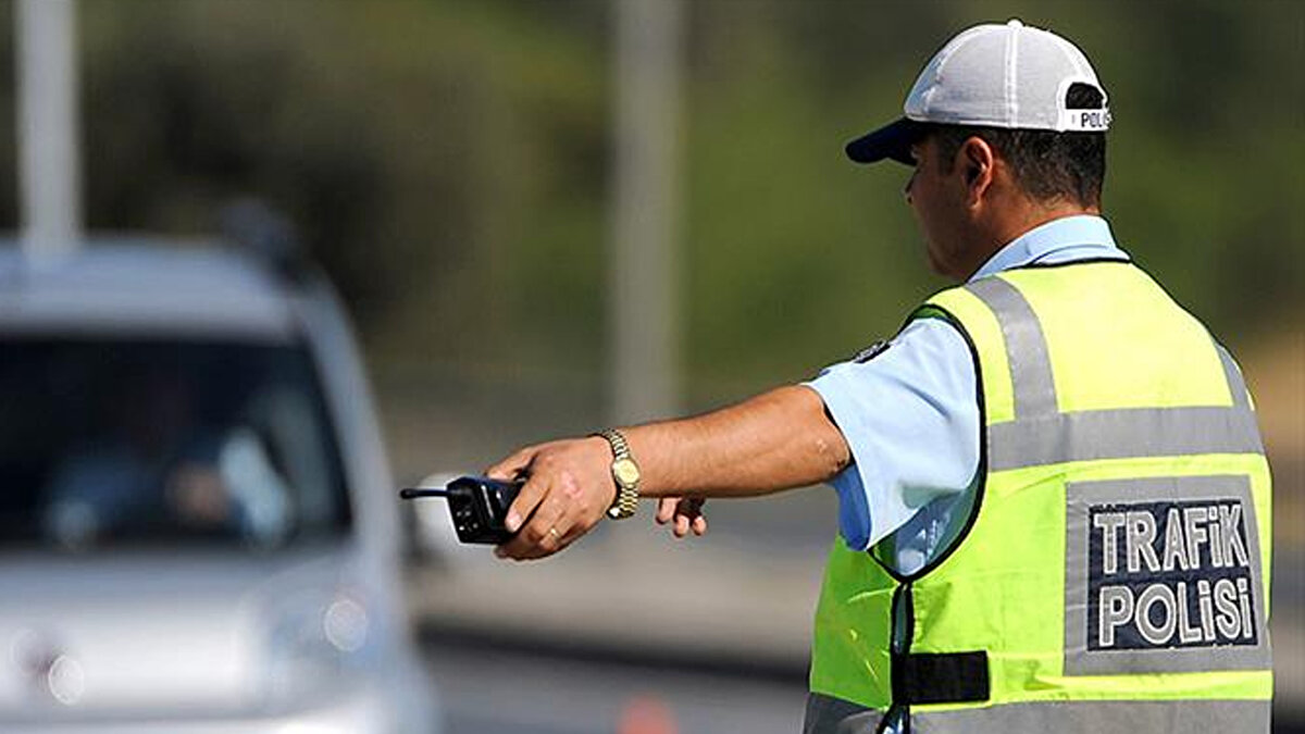 İstanbul'da hangi yollar kapatılıyor?<br><br>Koşu programı süresince, 12 Ekim Pazar günü sabah 07.00 ile 11.00 saatleri arasında trafiğe kapatılacak olan yollar şunlardır: