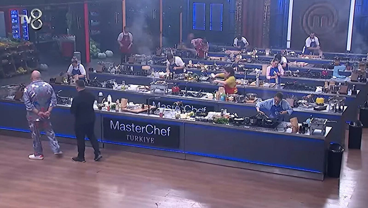 Çağlar ve Eylül Son İkiye Kaldı! Potaya Kim Gitti?<br><br>İlk turda başarı gösteremeyen kalan yarışmacılar, ikinci ve son tur için bir kez daha tezgah başına geçti. Şefler bu kez yarışmacılardan kaymak çeşitleri ile yaratıcı tabaklar hazırlamalarını talep etti.