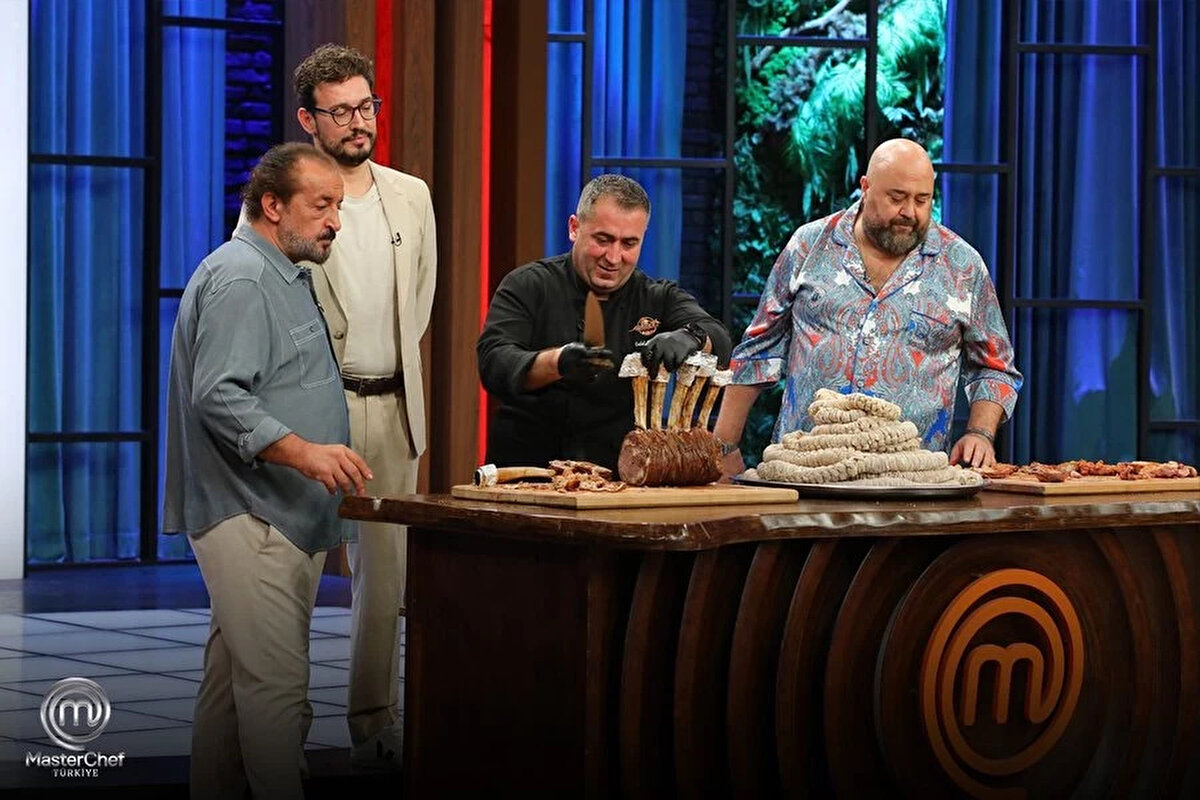 Kokoreç Kaptıranlar Kurtuldu<br><br>Gecenin ilk turunda şefler Danilo, Somer, Mehmet ve konuk şef Erdal Aslanboğa, yarışmacılardan Erdal Usta'nın özel kokoreçleriyle yaratıcı ve teknik tabaklar hazırlamalarını istedi. Verilen 45 dakikalık sürenin sonunda, şeflerin beğenisini kazanarak potaya gitmekten kurtulan ve güvenli bölgeye geçen isimler şunlar oldu:<br><br>Murat Can<br><br>Nisa<br><br>Gizem<br><br>Furkan<br><br>Ayla<br><br>Özkan