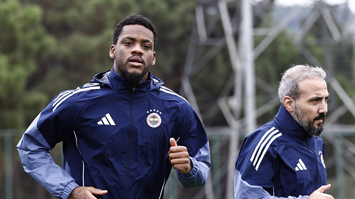 DURAN VE BROWN'DAN DİKKAT ÇEKEN PAYLAŞIM<br><br>Fenerbahçe'nin iki yıldızı Jhon Duran ve Archie Brown, sosyal medya hesaplarından dikkat çeken paylaşımlar yaptı.