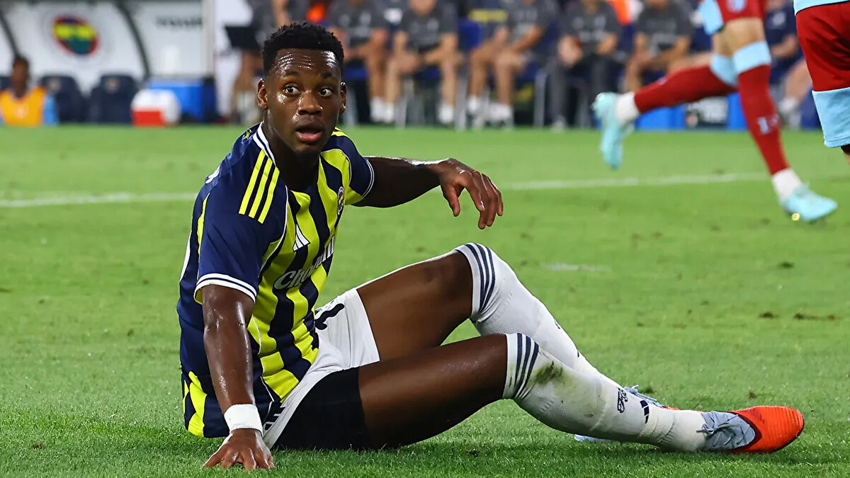 Milli arayla birlikte bireysel çalışmalara başlayan Jhon Duran'ın 27 Ekim'deki Gaziantep maçında formasına kavuşacağı belirtiliyor.