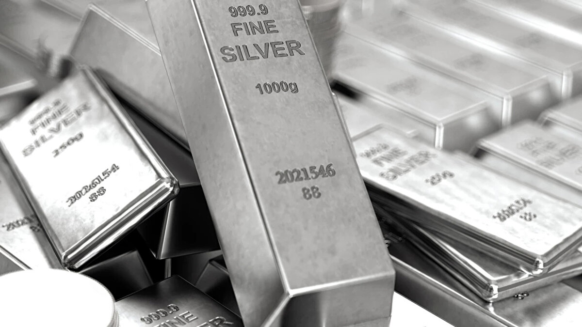 Uzmanlar, küresel ekonomideki dalgalanmalar devam ettikçe gümüş fiyatlarının yukarı yönlü seyrini sürdürebileceği görüşünde.