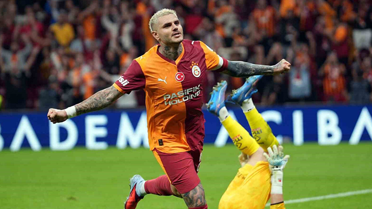 GALATASARAY'DA GÖZLER MAURO ICARDI'DE<br><br>Galatasaray'da uzun süreli sakatlığından sonra sahalara dönen fakat eski performansından uzak kalan Mauro Icardi, bazı maçlarda eleştirilerin hedefi oldu. 