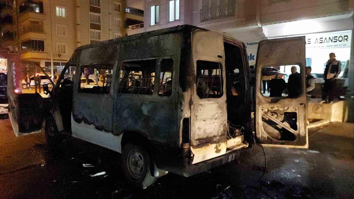 Yangın, Nizip ilçesi Eyüp Sultan Mahallesi’nde meydana geldi. 