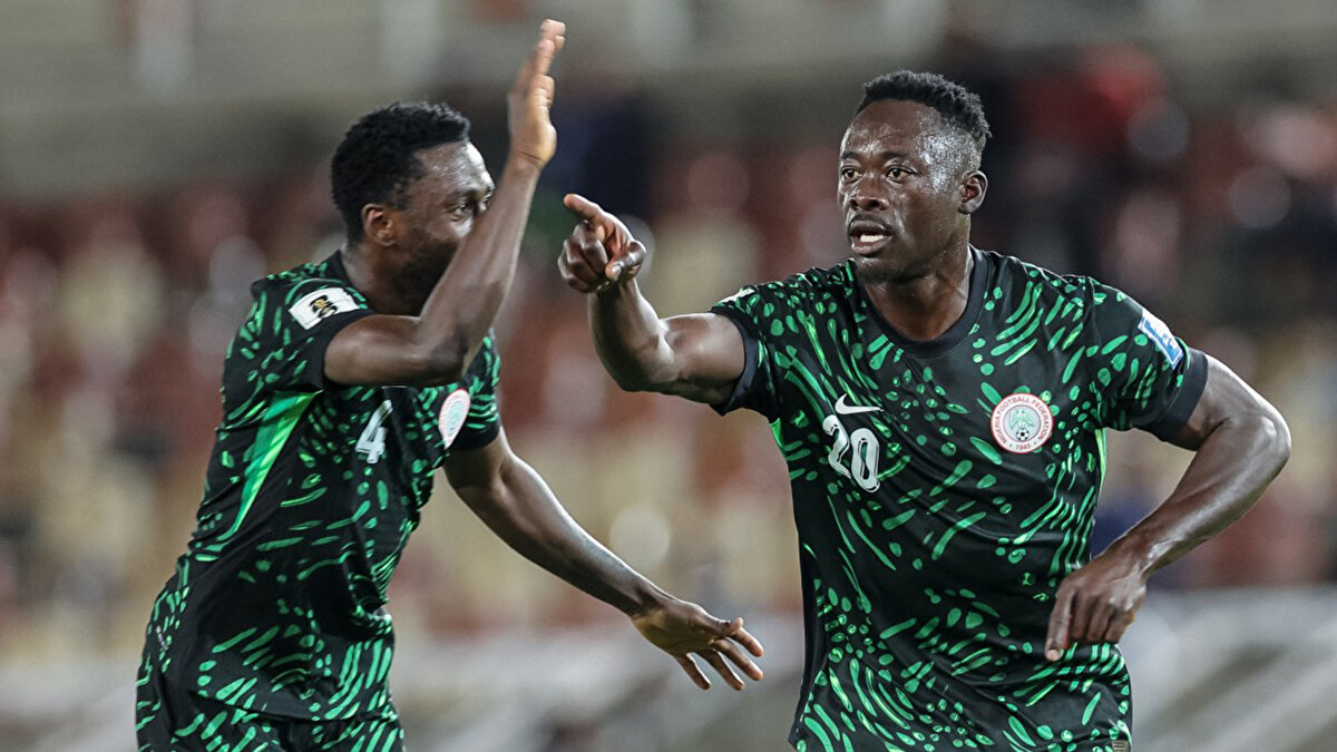 Dakikalar 80’i gösterdiğinde Galatasaraylı yıldız Victor Osimhen, farkı ikiye çıkaran pası verdi. Akor Adams bu fırsatı kaçırmadı ve fileleri havalandırarak skoru 2-0 yaptı.