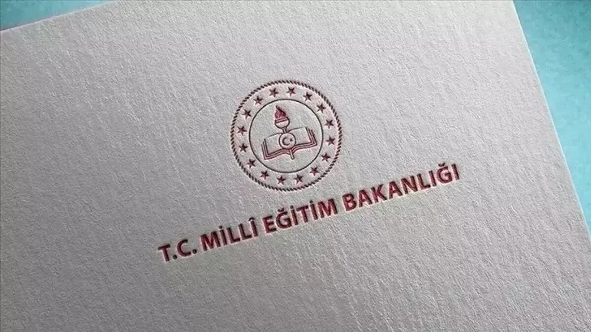 Ülke genelinde yapılacak sınav tarihleri açıklandı. Milli Eğitim Bakanlığı 2025-2026 ülke genelinde yapılacak ortak sınav takvimi yayımlandı. Buna göre yeni dönemde 6, 7, 8, 9 ve 10. sınıf düzeylerinde toplam 10 ortak sınav gerçekleştirilecek. Peki, 1.Dönem ortak sınavlar ne zaman yapılacak?<br>