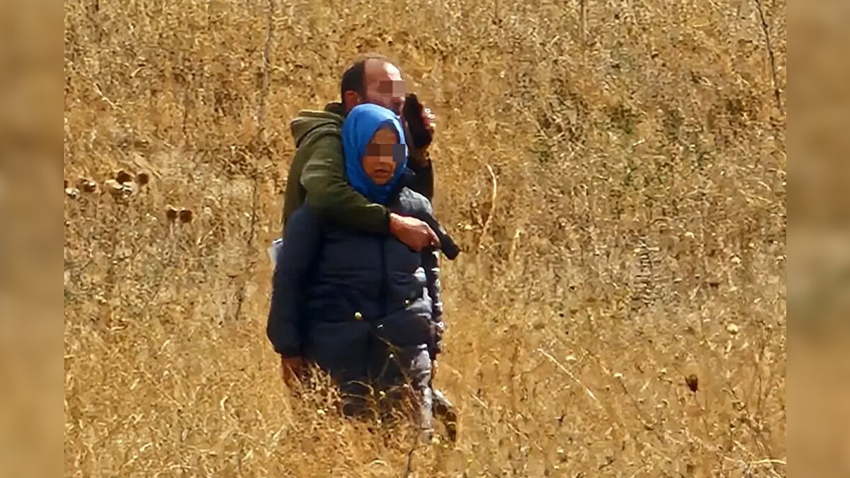 Gözaltına alınan şahıs, emniyete götürülürken, olaya ilişkin soruşturma başlatıldı.