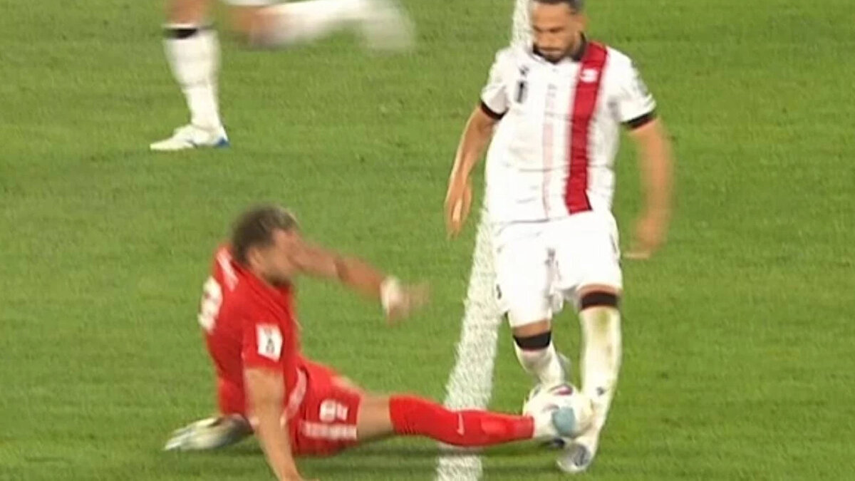 BARIŞ ALPER CEZALI<br><br>A Milli Takımın önemli isimlerinden Barış Alper Yılmaz, Gürcistan maçında direkt kırmızı kart gördüğü için iki maç ceza almıştı. İspanya maçında forma giyemeyen Barış Alper, bu maçta da forma giyemeyecek. <br><br>​