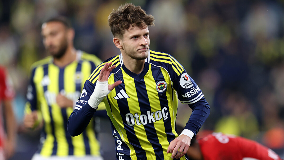 YÖNETİM TEKLİF GELİRSE KABUL EDECEK<br><br>Saran yönetimi, Tedesco'nun da onay vermesi halinde Sebastian Szymanski'yi gözden çıkarmayı düşünüyor. 