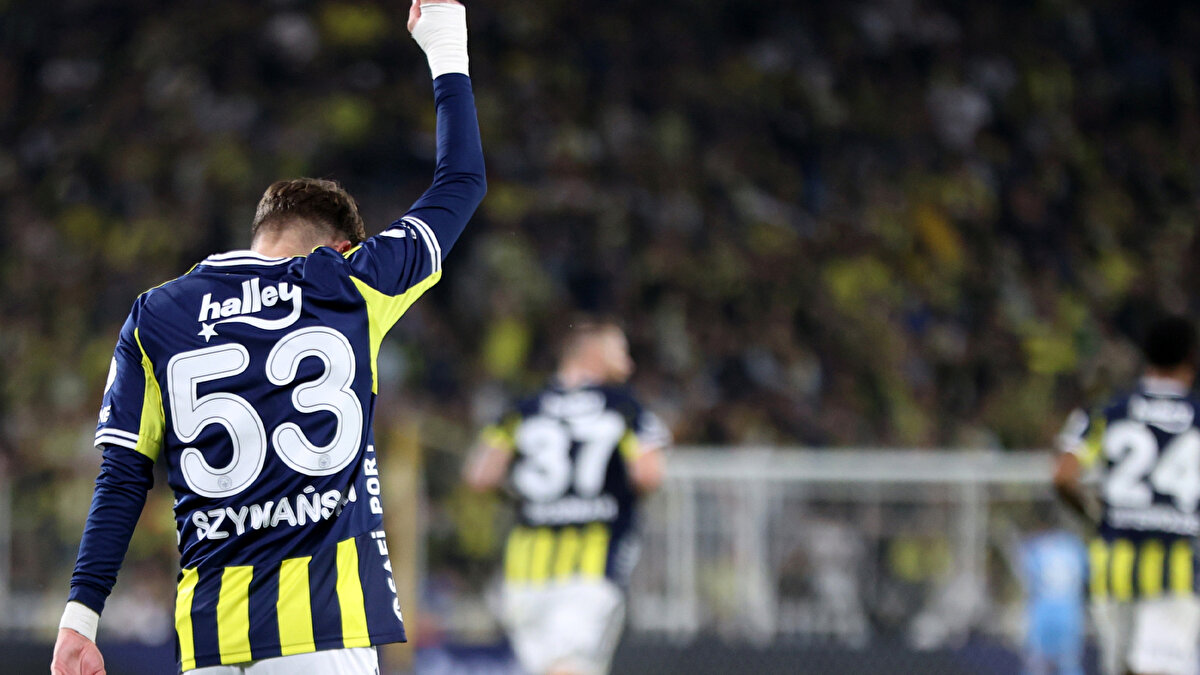 Polonyalı yıldız, gösterdiği performansla beklentilerin altında kalıyor. Polonyalı yıldızın ocak ayına kadar performansını yakından takip edecek olan yönetim, oyuncuya gelecek olan teklifleri değerlendirecek. 