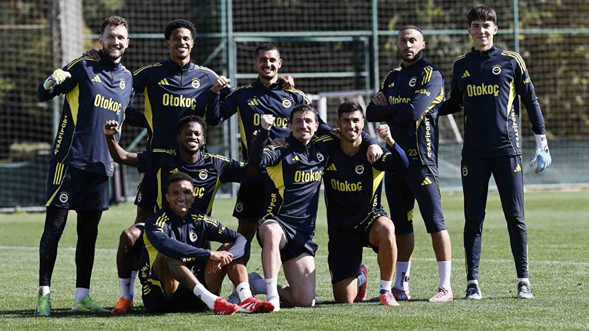 Sarı-lacivertli takımın bazı taraftarları ise alınan puan kayıplarından sonra takımdaki bazı oyuncuları eleştirmeye devam ediyor. 