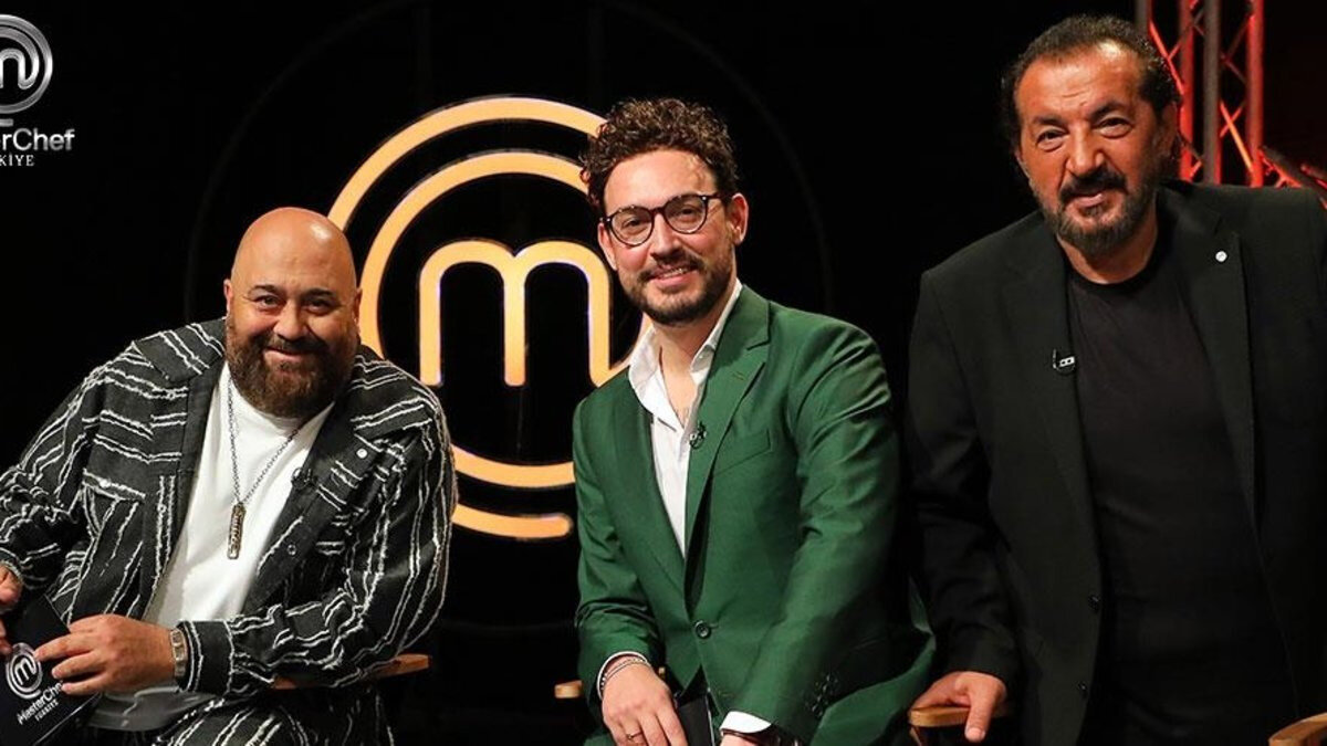 MasterChef Türkiye'de MasterClass heyecanı başladı. Bu akşam ekranlara gelecek bölümde yarışmacılar, şeflerin eğitiminden geçecek. Sos yapma konusunda sorun yaşayan adaylara Somer Şef tarafından sos yapmanın incelikleri öğretilecek. Sos hazırlarken doğru malzeme seçimi, kıvam ayarı ve sunum detayları bu eğitimde öne çıkacak.