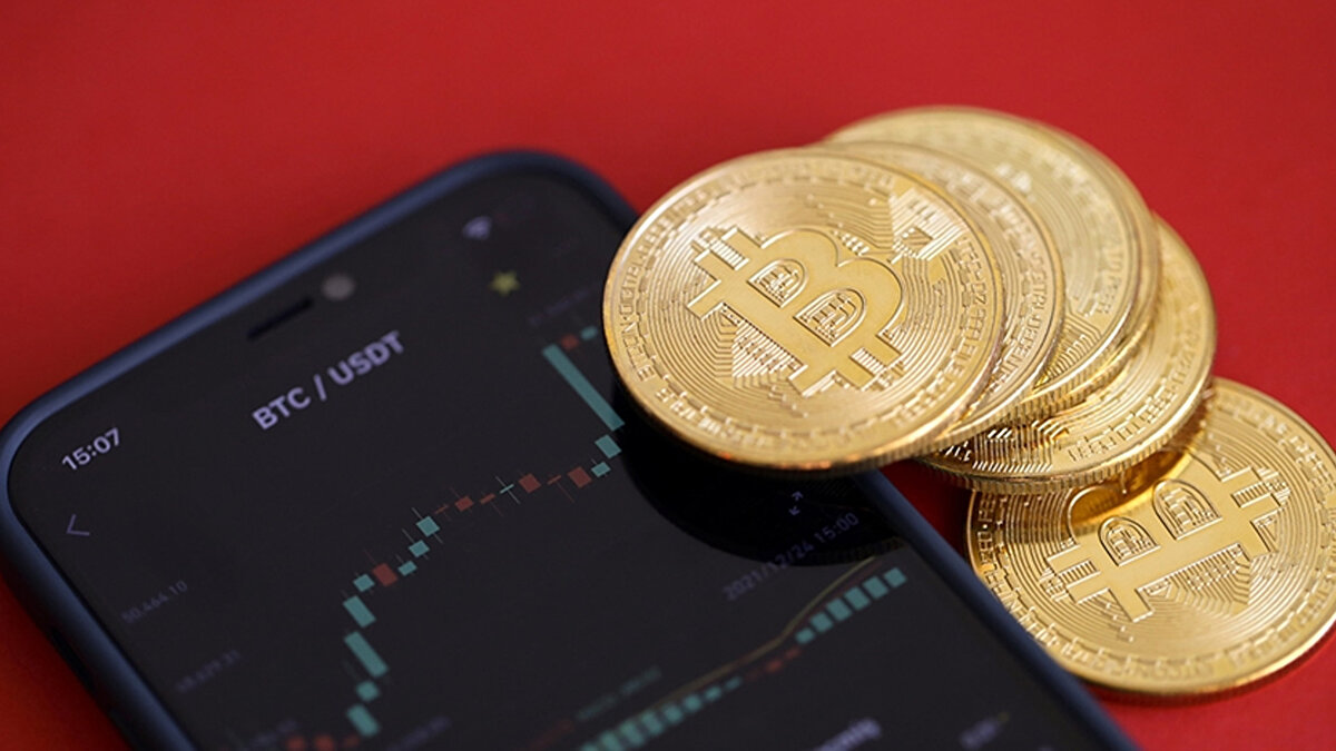 Söz konusu fonun yaklaşık 10 milyon dolarlık bölümünün Ukrayna Askerî İstihbarat Servisi’ne (GUR), kalan kısmının ise Kievli bazı iş insanları ile kamu görevlilerine ait olduğu öne sürüldü.