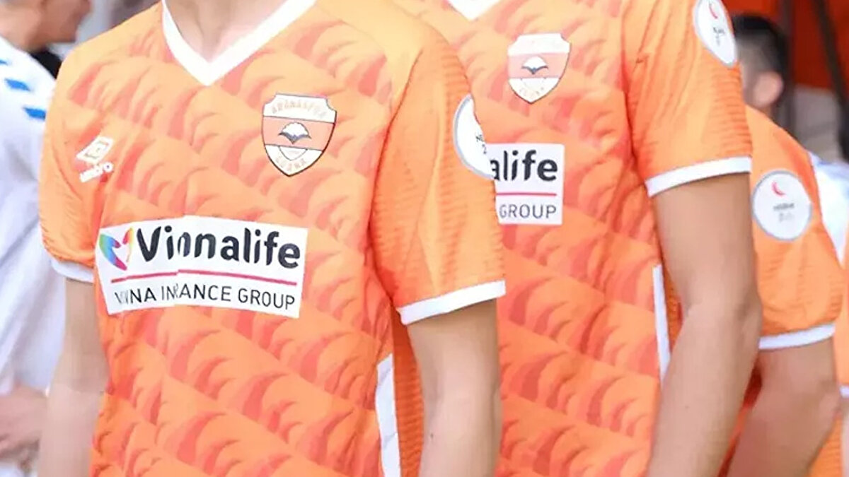 TFF 2. Lig Kırmızı Grup’ta zor günler geçiren Adanaspor, Fethiyespor deplasmanına giderken beklenmedik bir krizle karşılaştı. Yaklaşık 80 yıllık geçmişe sahip köklü kulüp, deplasman yolculuğu sırasında yaşanan olayla futbol kamuoyunda gündem oldu.