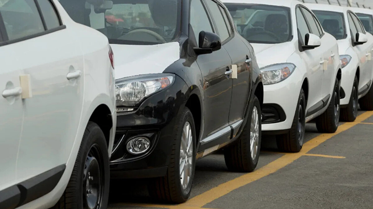  Ayrıca sigorta poliçesinde de uzun menzilli yazabiliyor çünkü sigorta poliçeleri kişinin beyanına göre düzenleniyor. Sigorta poliçesinde tüketici uzun menzili görünce bir güven tesis ediliyor ve uzun menzilli diye 200-300 bin lira fazla vererek alıyorlar. Bindikten sonra sıkıntı başlıyor."