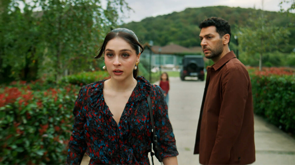 İlk Bölüm Heyecanı Başladı<br><br>Kanal D ekranlarının yeni dizisi “Güller ve Günahlar” bu akşam izleyiciyle buluşuyor.<br>Yapımını NGM Medya, yapımcılığını Nazlı Heptürk, yönetmenliğini ise Deniz Can Çelik üstleniyor.<br>İlk bölümüyle sosyal medyada gündem olan dizi, sürükleyici hikayesiyle dikkat çekiyor.