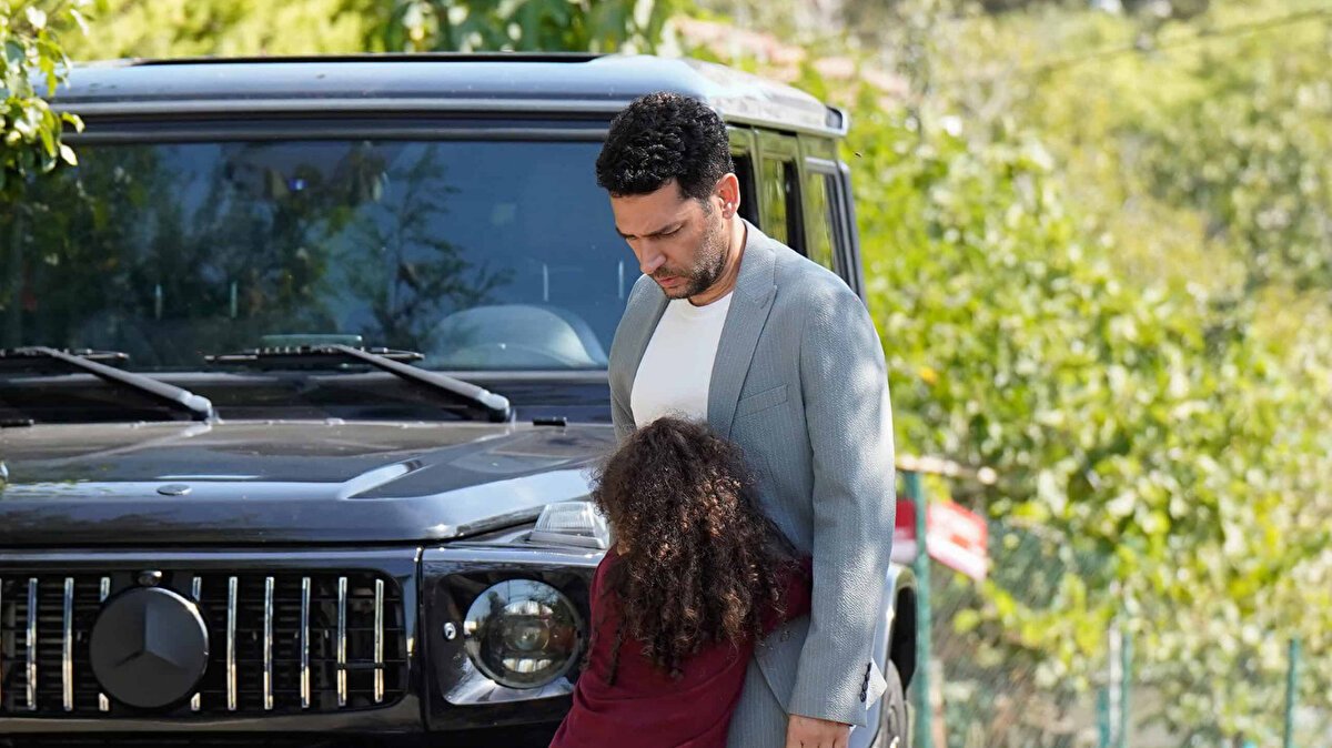 Güller ve Günahlar oyuncuları kim?<br><br>Dizinin kadrosunda birbirinden başarılı isimler yer alıyor:<br><br>Murat Yıldırım — Serhat<br><br>Cemre Baysel — Zeynep